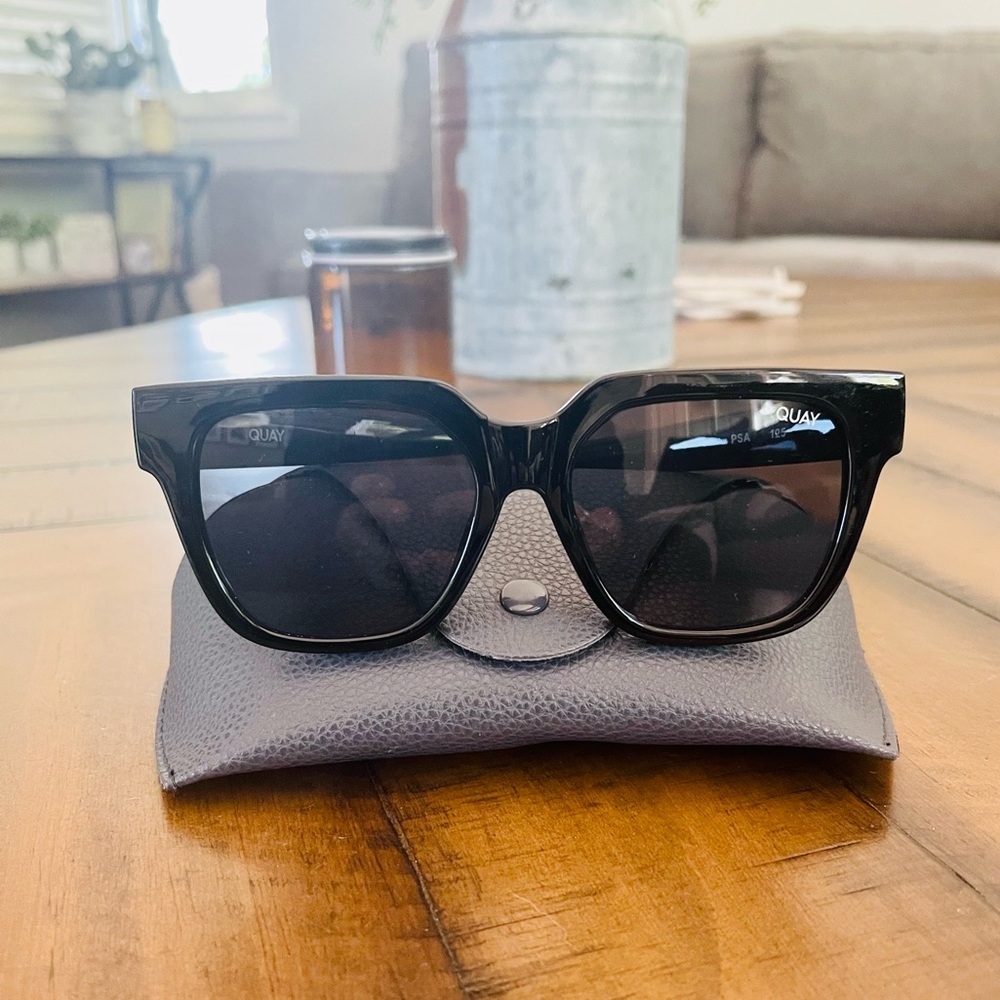 Like new QUAY sunglasses